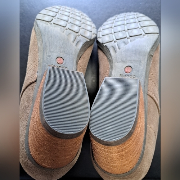 Blondo Chelsea Tan Suede Ankle Bootiel  Size 8.5 - Picture 12 of 12